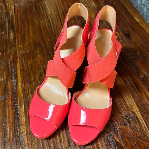 LIZ CLAIBORNE Women's Pink Faux Patent Leather Strappy Open Toe Pumps size 9 - Picture 3 of 7